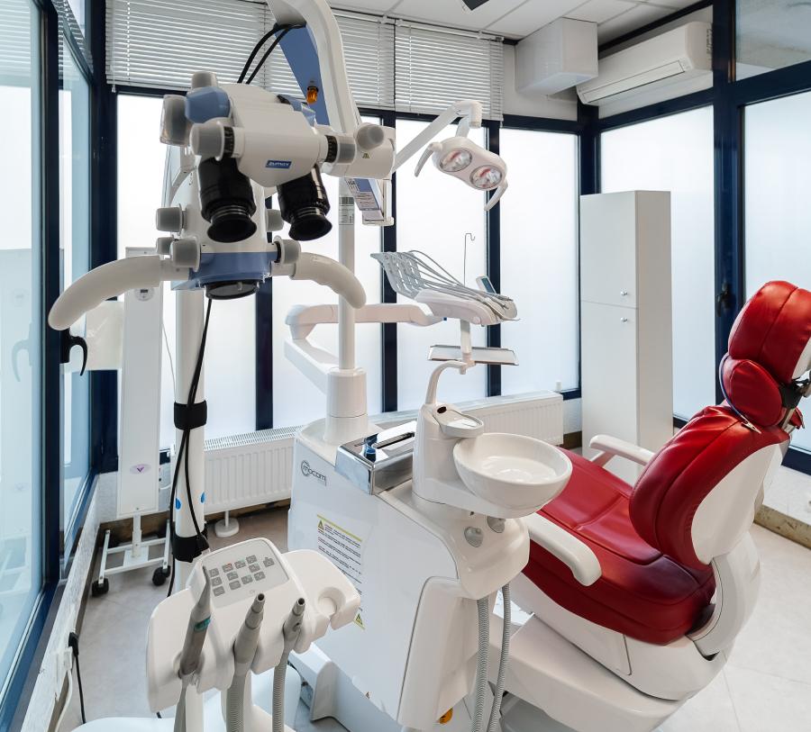 Имплантация зубов в Минске