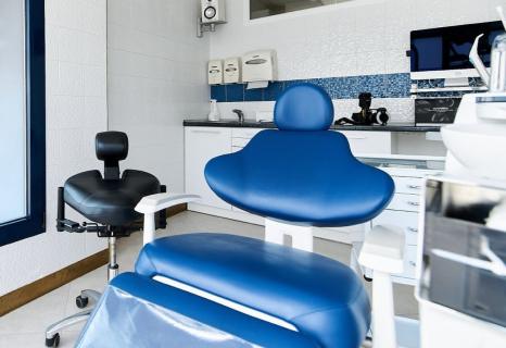 Имплантация зубов